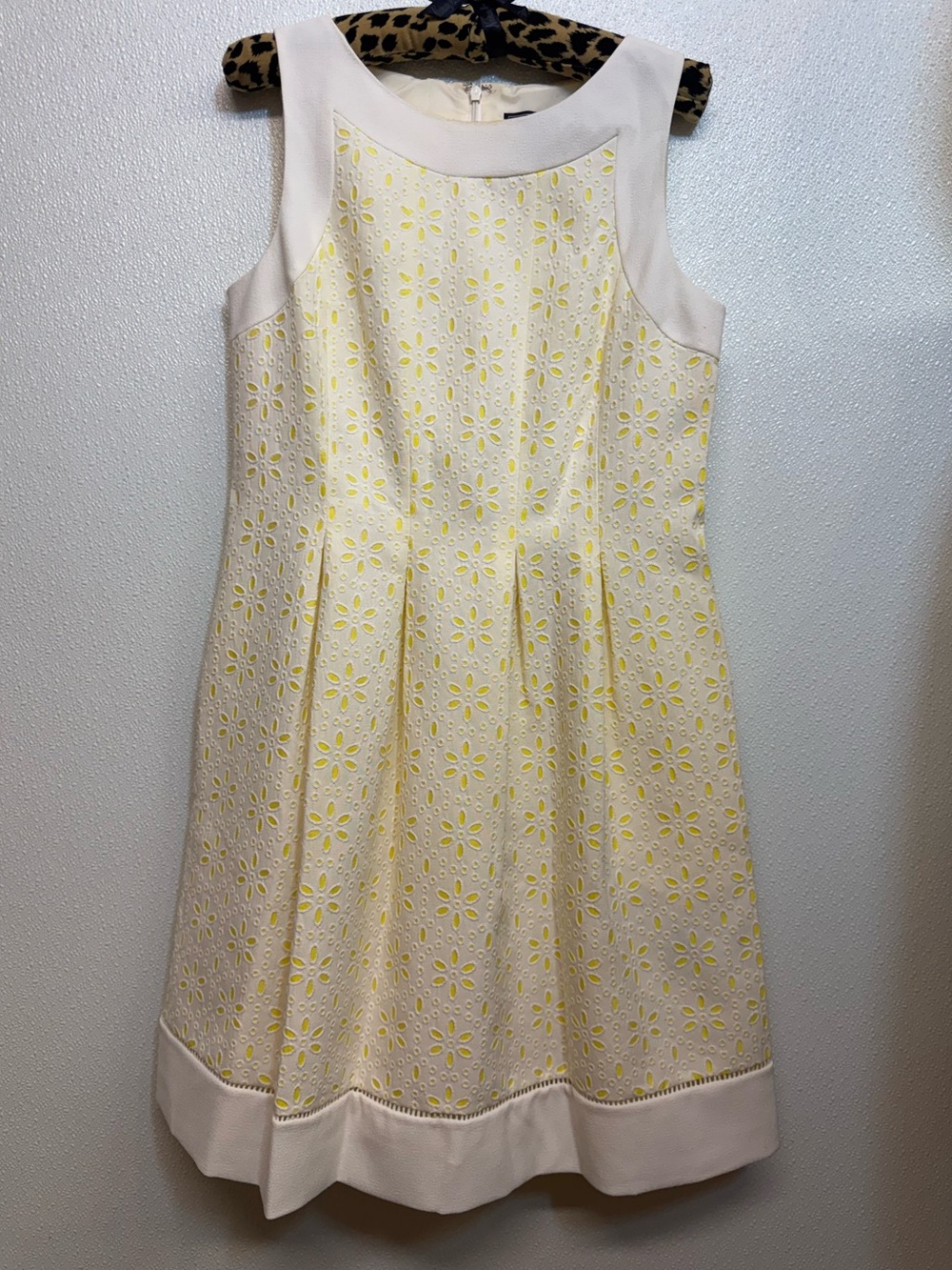 Jessica Howard Yellow & White Eyelet Fit-and-Flare Dress Sz 6 (D-63)